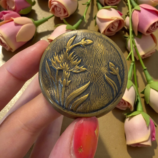 Boite de courtoisie, piccola cipriera con specchio interno Art Nouveau in stile Gallé