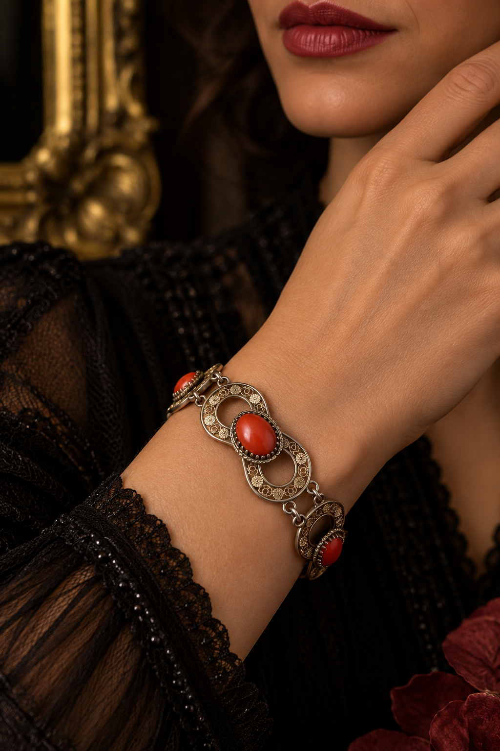 Bracciale filigranato in argento 800 e pasta di corallo, Campo Ligure, tradizione orafa