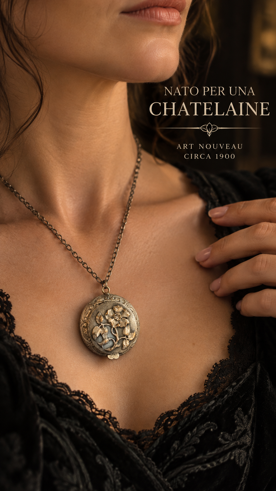 Pendente compact da Châtelaine con specchietto e fève d’epoca porta fortuna