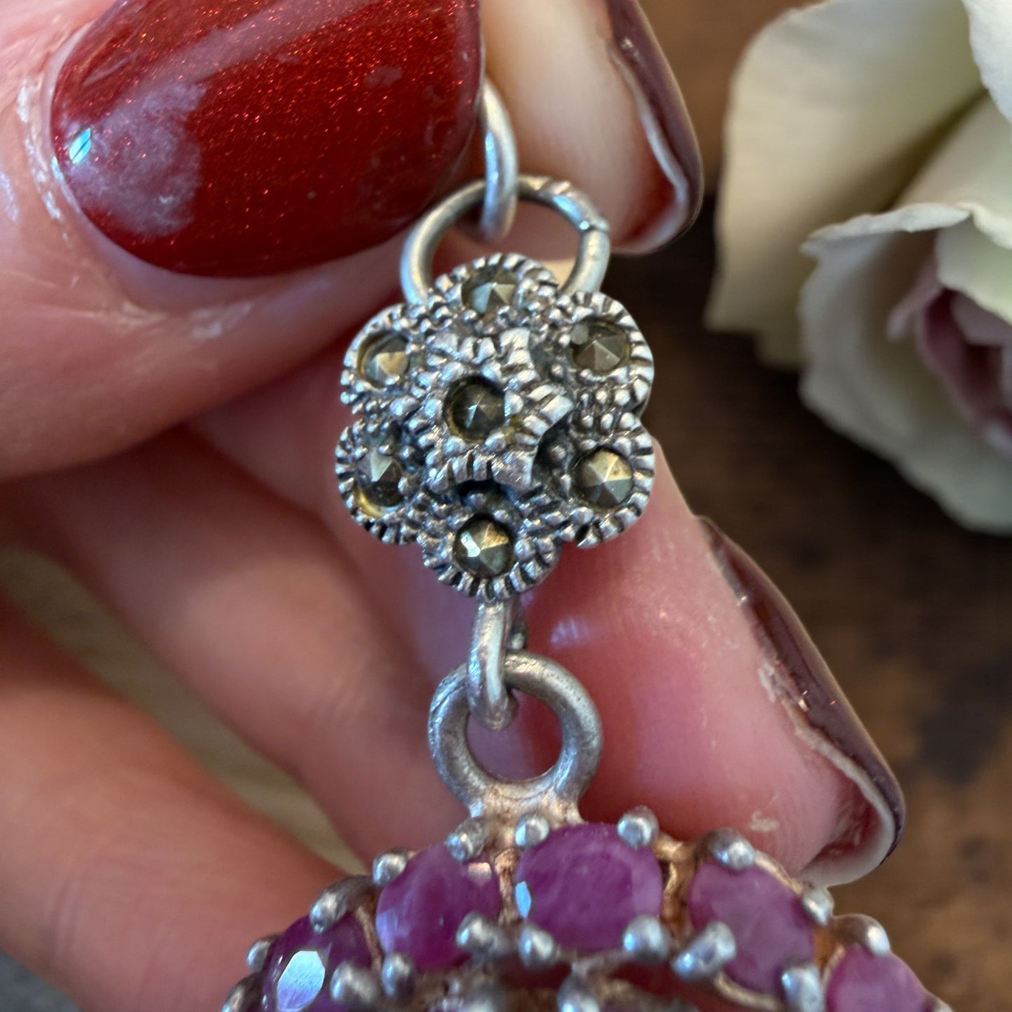 Pendente gioiello in argento con marcasiti e radici di rubino, 60s-70s