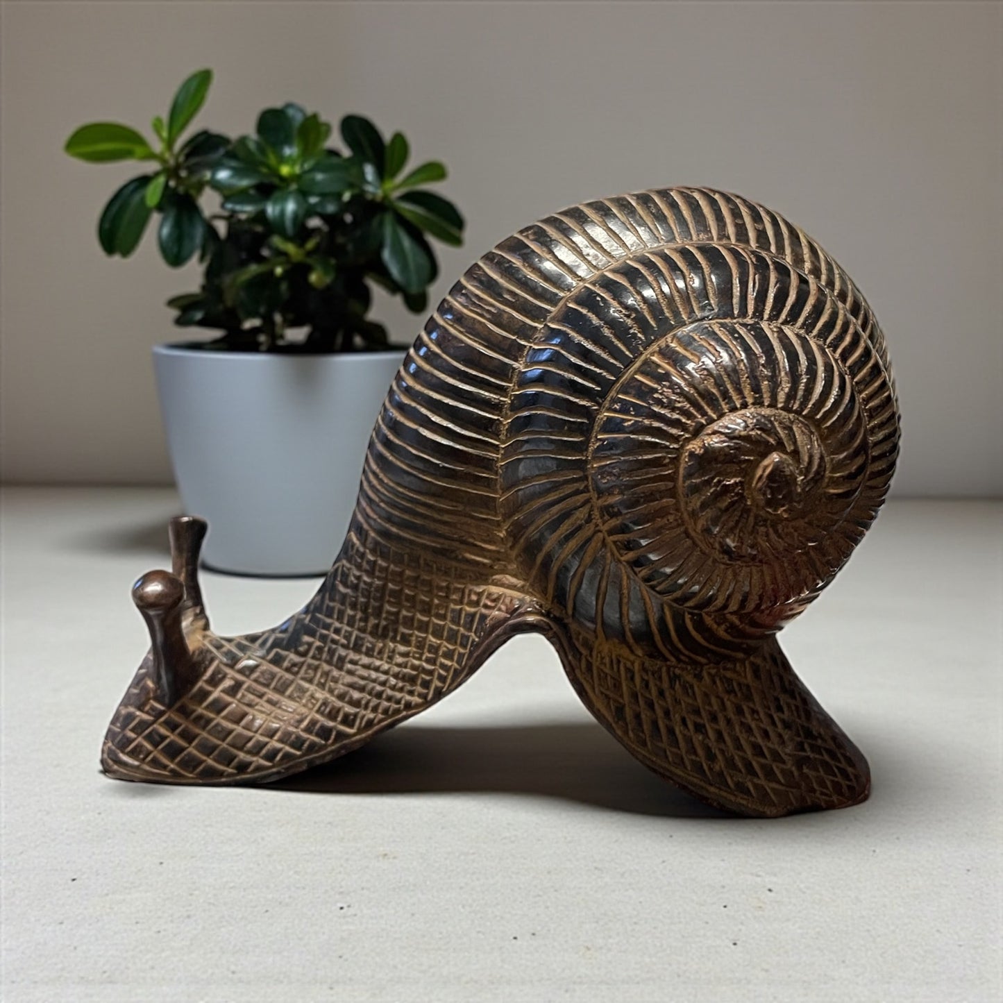 Coppia di fermalibri in stile vintage a guisa di chiocciole