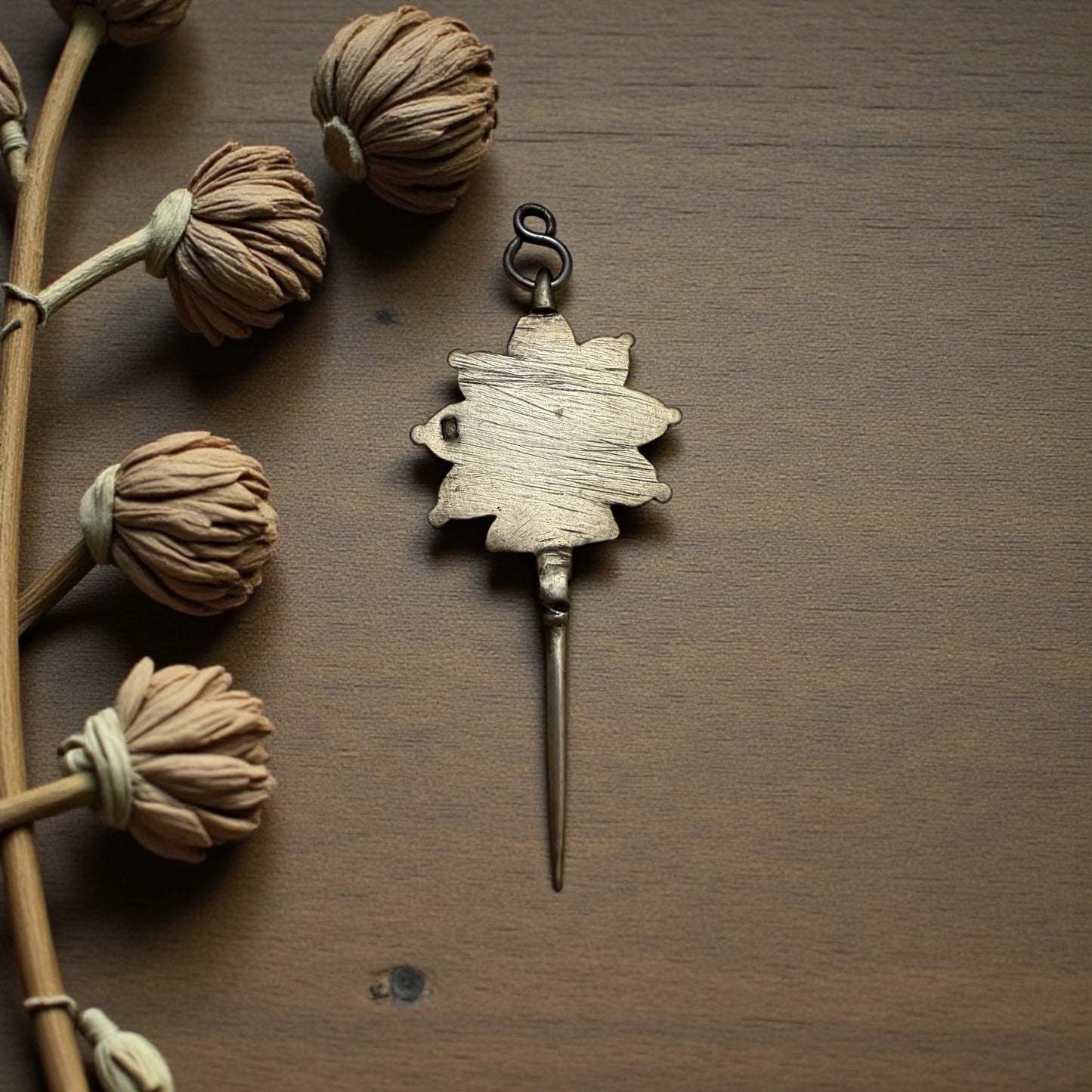 Grande fibula berbera in argento basso, punzonata a tergo, gioiello primo ‘900