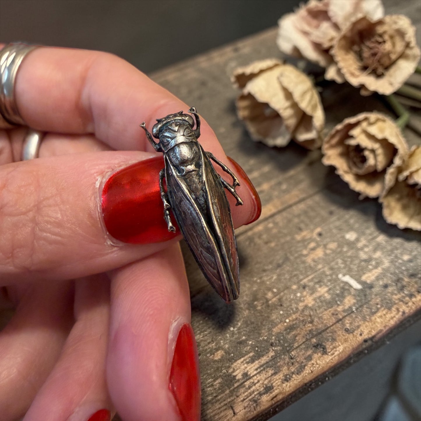 Spilla in argento liberty a guisa di piccola cicala, fine ‘800 - primo ‘900