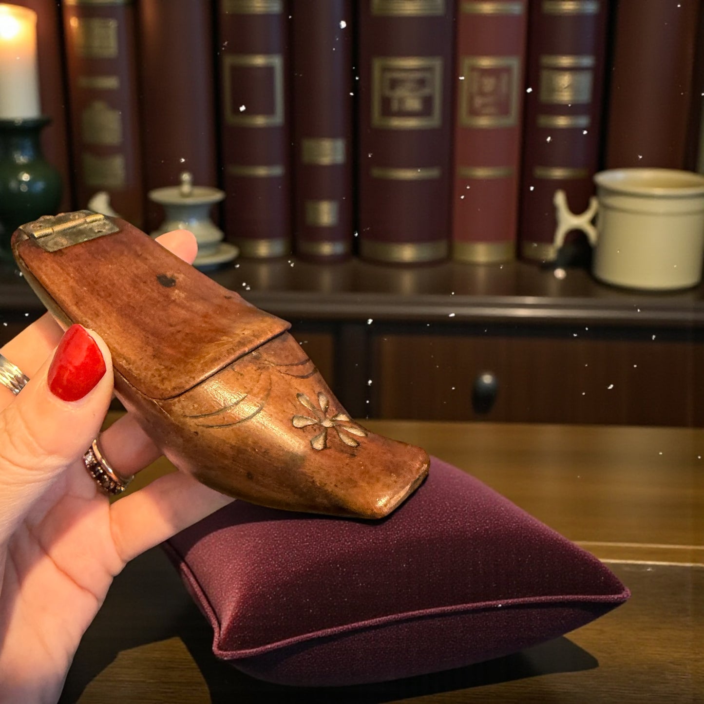 Antica tabacchiera da appoggio ottocentesca a guisa di klompt, zoccolo olandese