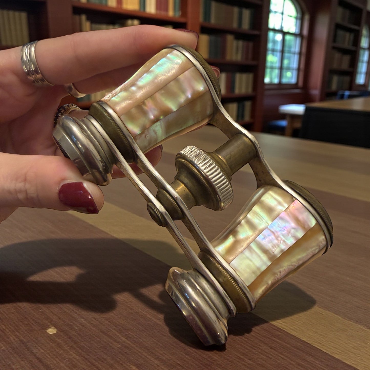 Antico opera glasses binocolo da opera Chevalier Paris fine 800 primo 900 madreperla