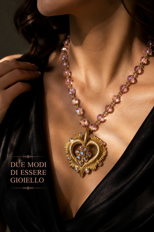 Parure anni ‘50 con collana perle vetro sfaccettato degradé e spilla gioiello con cristalli finitura Aurora Borealis