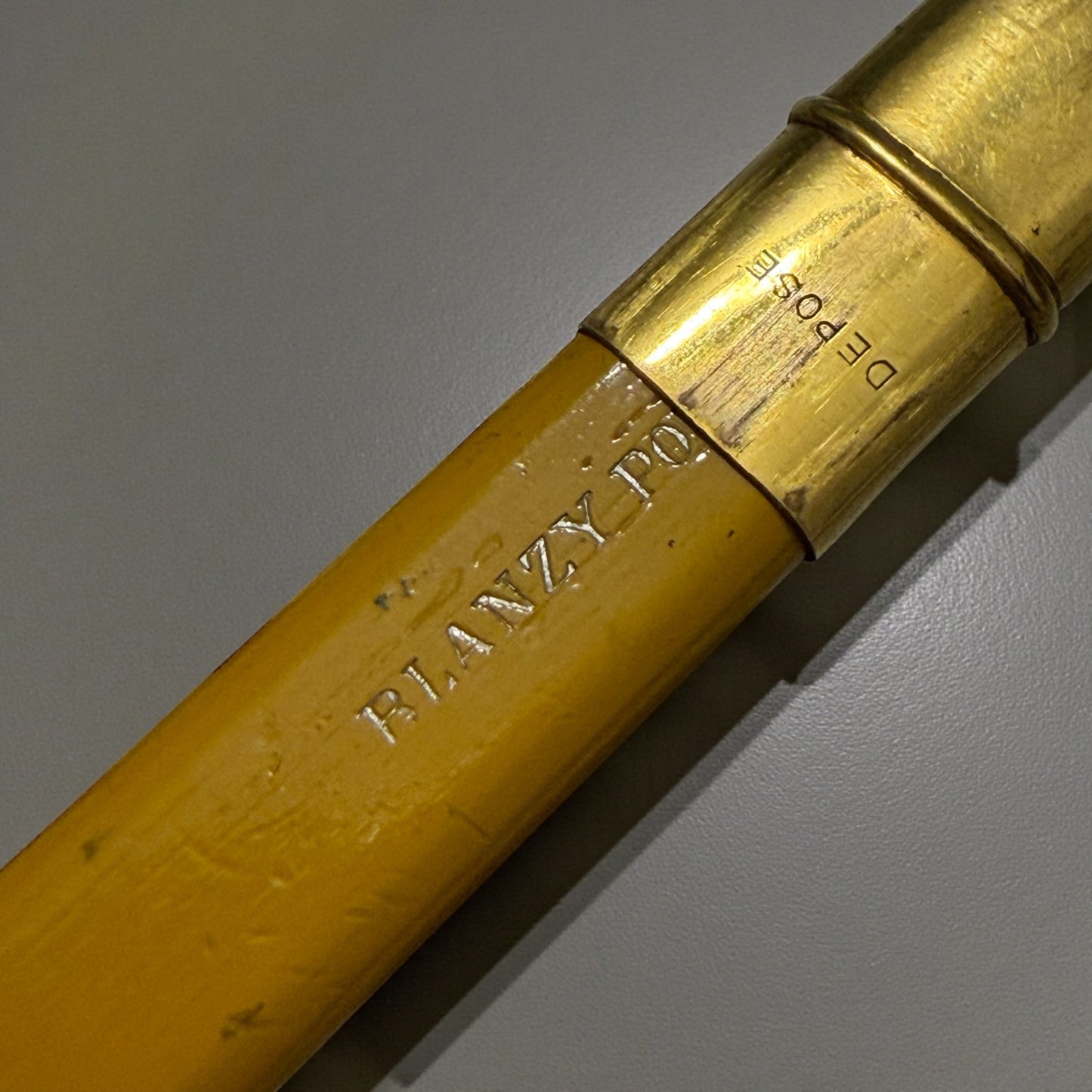 Porte-crayon con monogramma antico, belle époque