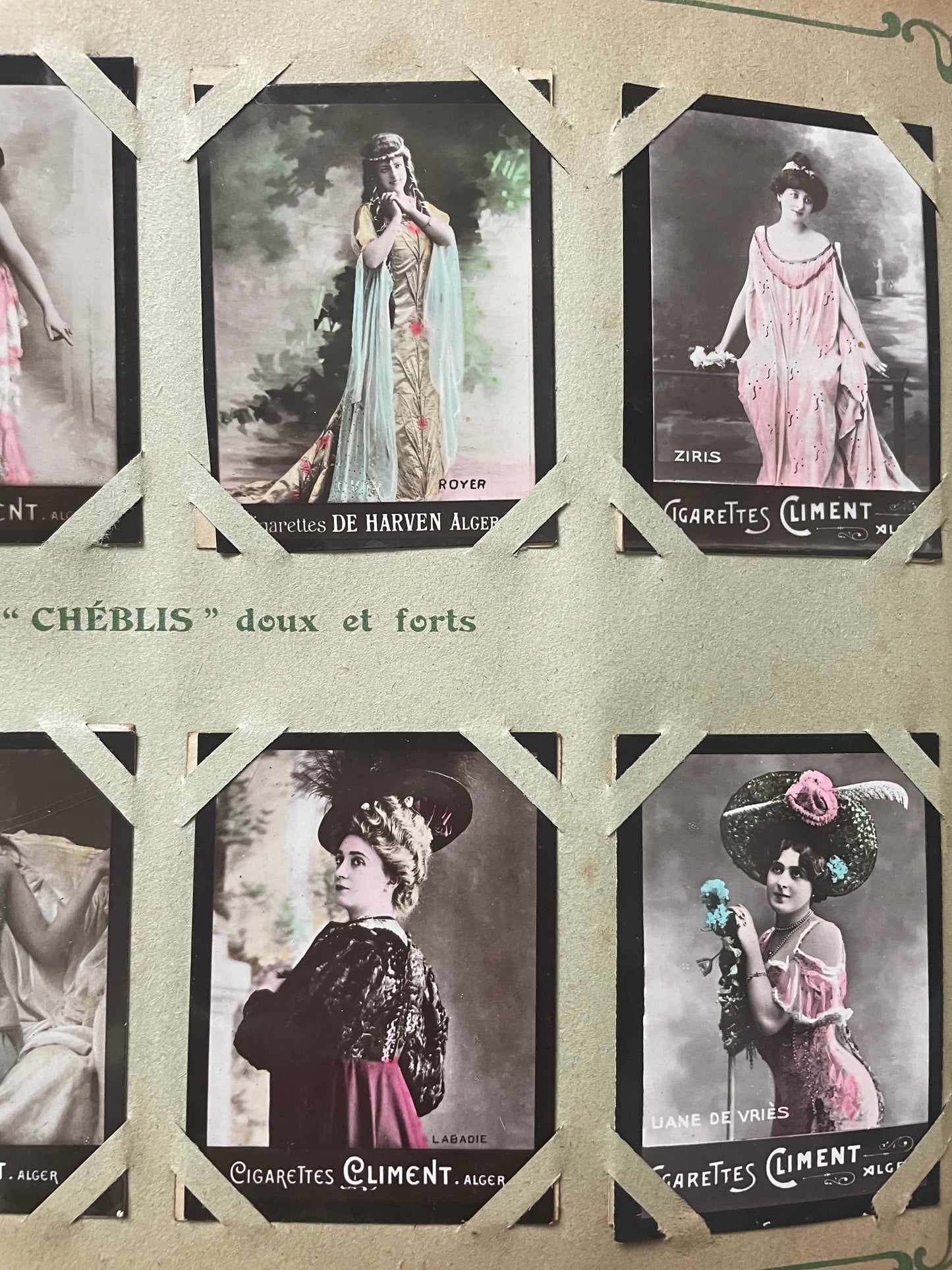 Antico album di Ephemera pubblicitari 1906, foto virate femminili, completo, Climent pz 400.