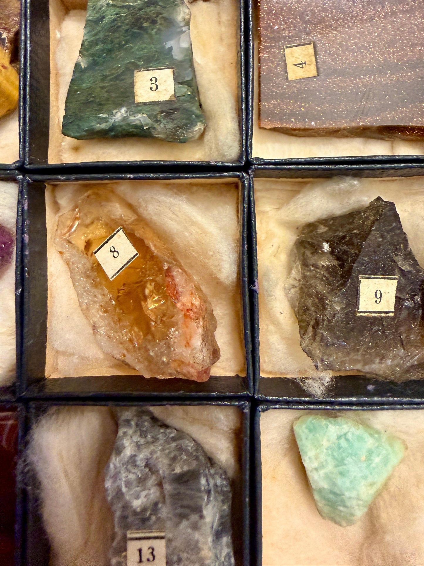 Splendido cofanetto di mineralogia di primo novecento didattico, completo con 15 pezzi