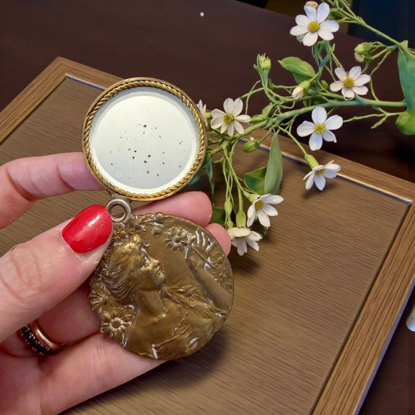 Specchio pendente a scorrimento, da Chatelaine o catena, Art Nouveau firmato Lasserre