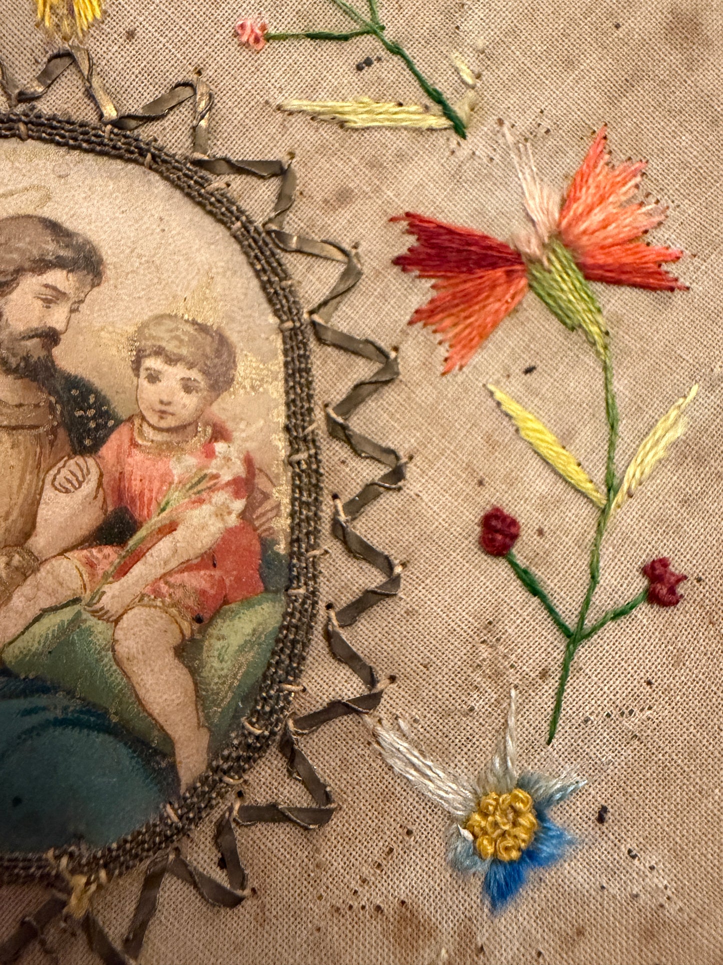 Ricordo funebre devozionale in tessuto ricamato a mano con dedica, fine ‘800