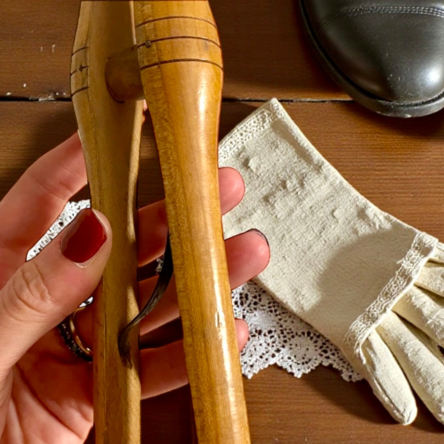 Pinza a molla antica per mettere in forma i guanti, 30 cm fine ‘800 primo ‘900