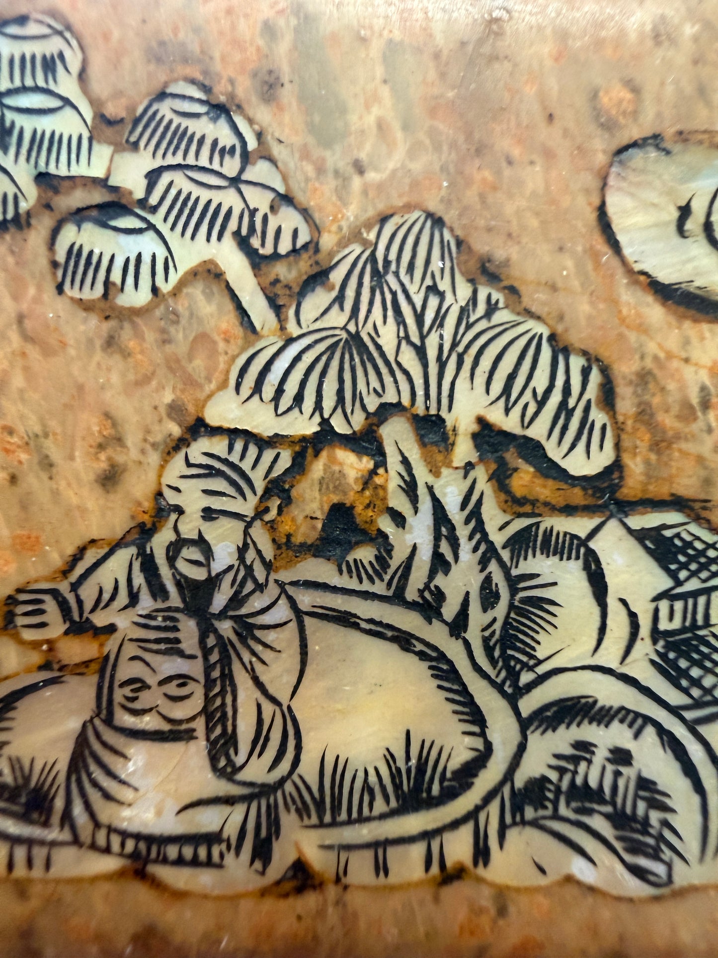 Plumier in pietra (prob. Steatite) decorato con madreperla incisa e pigmentata, anni ‘20-‘40