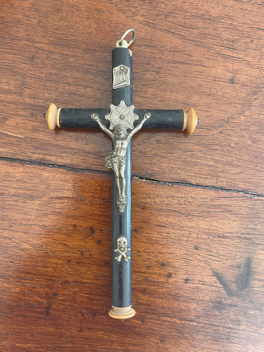 Croce pettorale memento mori fine ‘800 - primo ‘900 con teschio