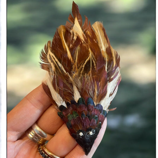 Rara spilla in piume anni ‘20-‘30 a guisa di uccellino