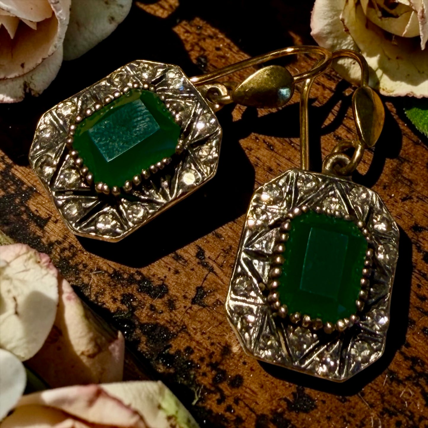 Orecchini centrale verde con cornice d’argento 925 e cristalli, art déco revival 60s