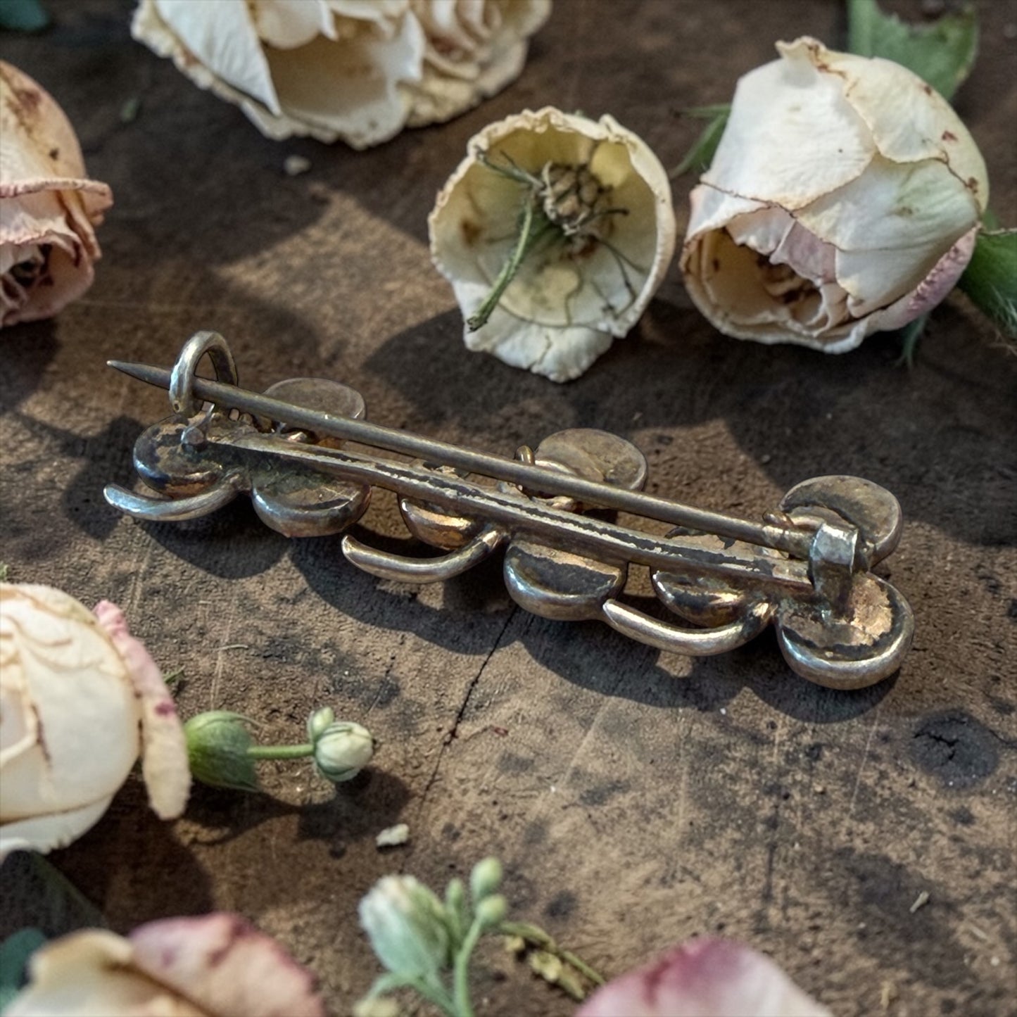 Spilla antica placcata argento con tre trifogli in cristalli sfaccettati, gioielleria Boema