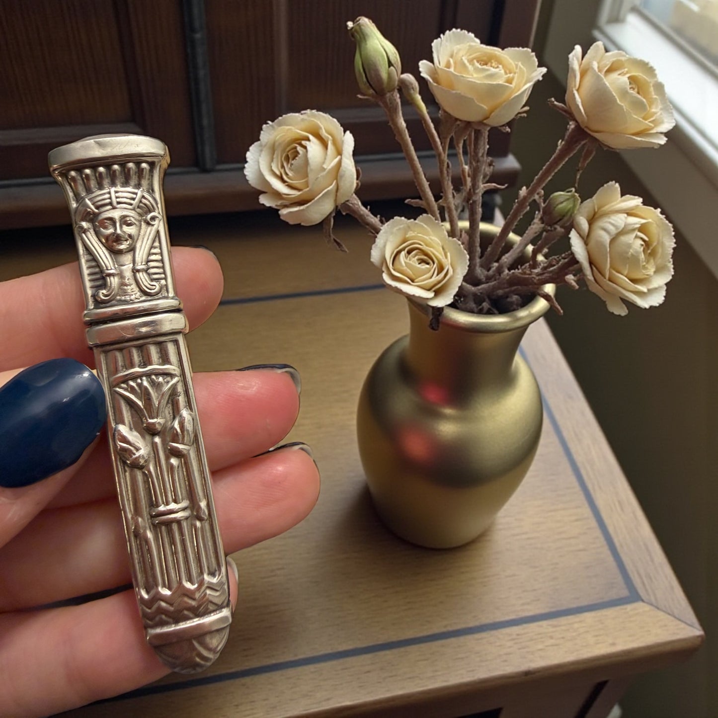 Porta aghi in argento punzonato, Egitto reinterpretato Déco, anni ‘20 ca, Francia