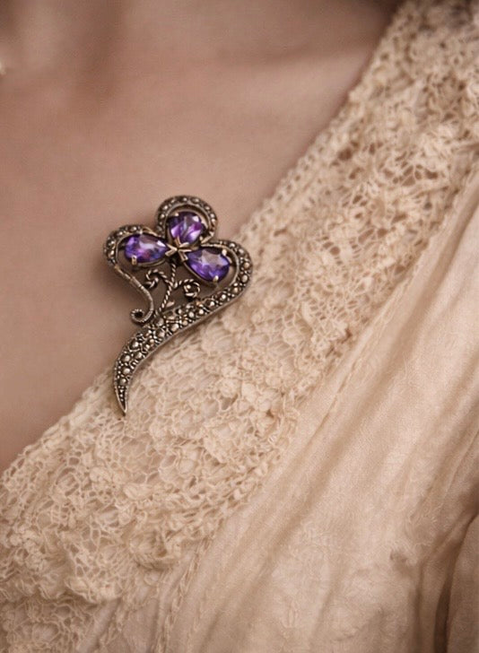 Spilla gioiello liberty argento massiccio con marcasiti, a guisa di viola del pensiero