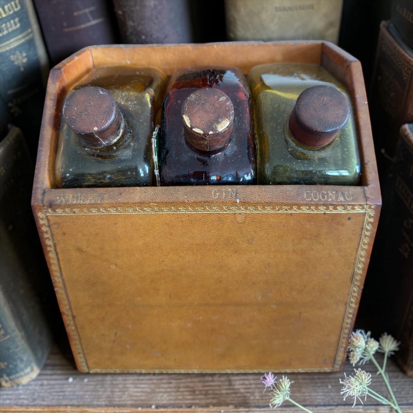 Tantalus anni ‘40, nascondiglio porta liquori a guisa di libri antichi