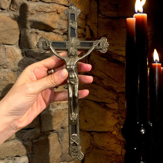 Antico crocifisso primo ‘900 con teschio