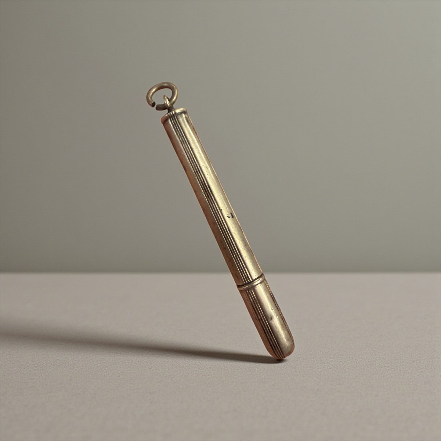 Antico strumento vittoriano, stuzzicadenti retrattile in argento da Chatelaine