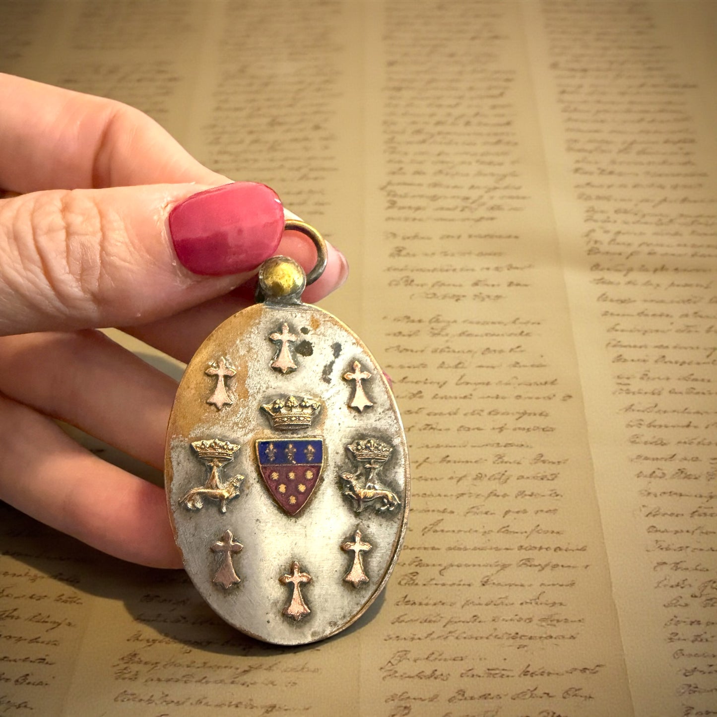 Gioiello antico anni ‘30, pendente con specchio a scorrimento nobiliare Bretone