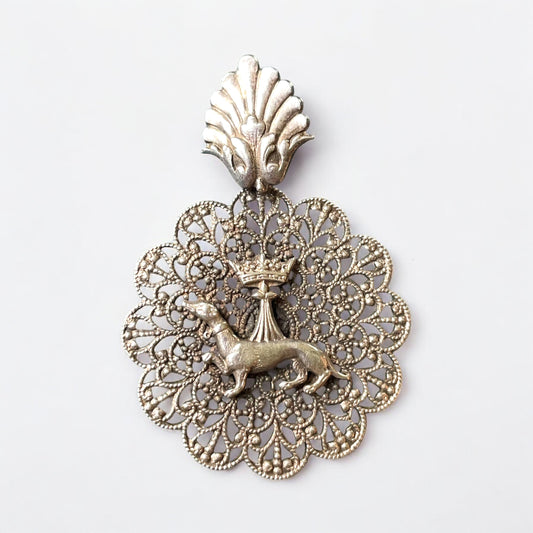 Antico ciondolo filigrana d’argento con simbolo araldico ermellino coronato e valva