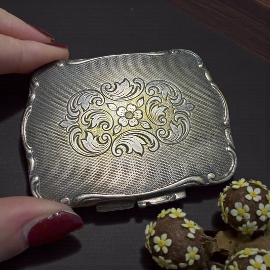 Antico porta cipria placcato argento con piumino d’epoca