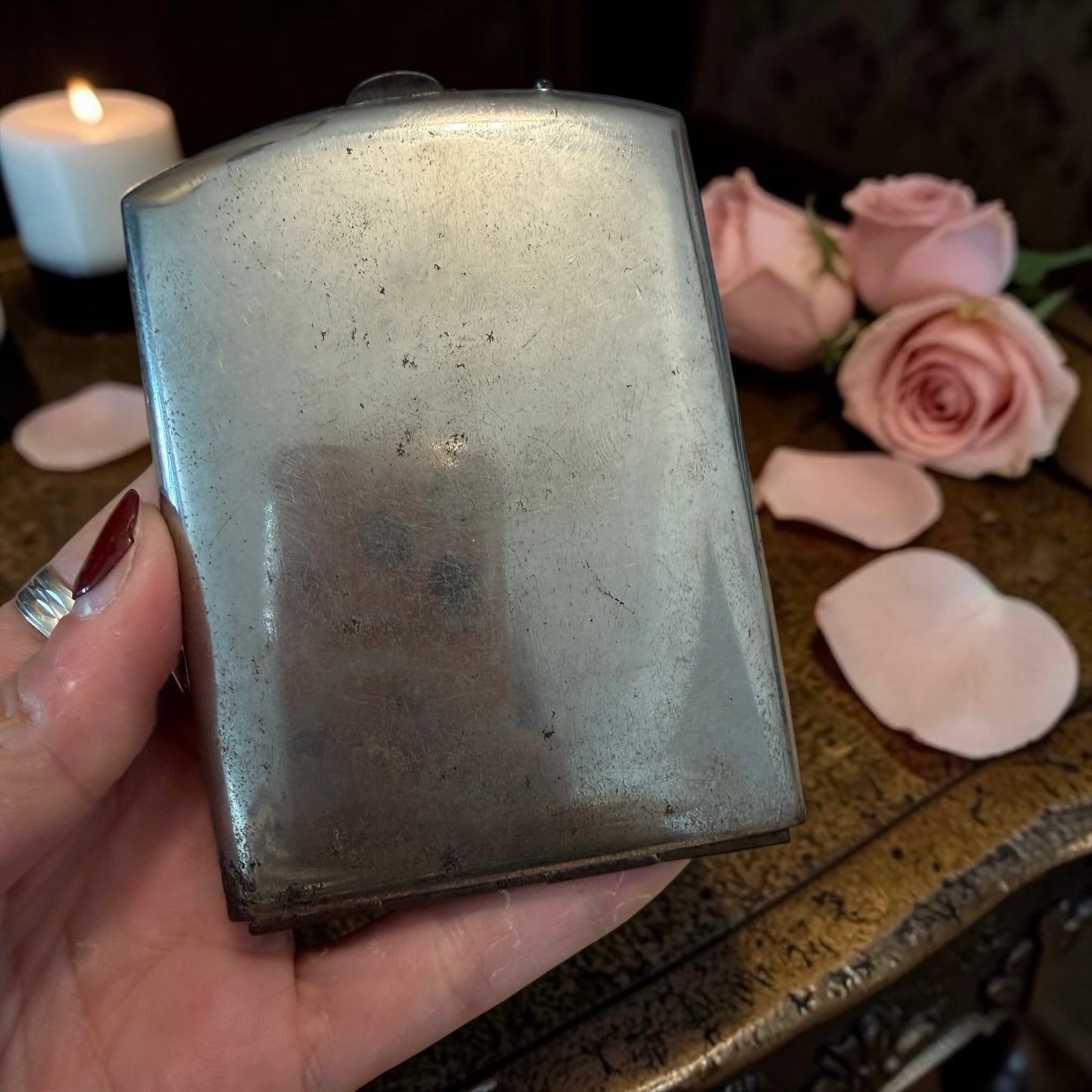Portasigarette da tasca con ritratto di donna, tardo Liberty, anni ‘30 ca