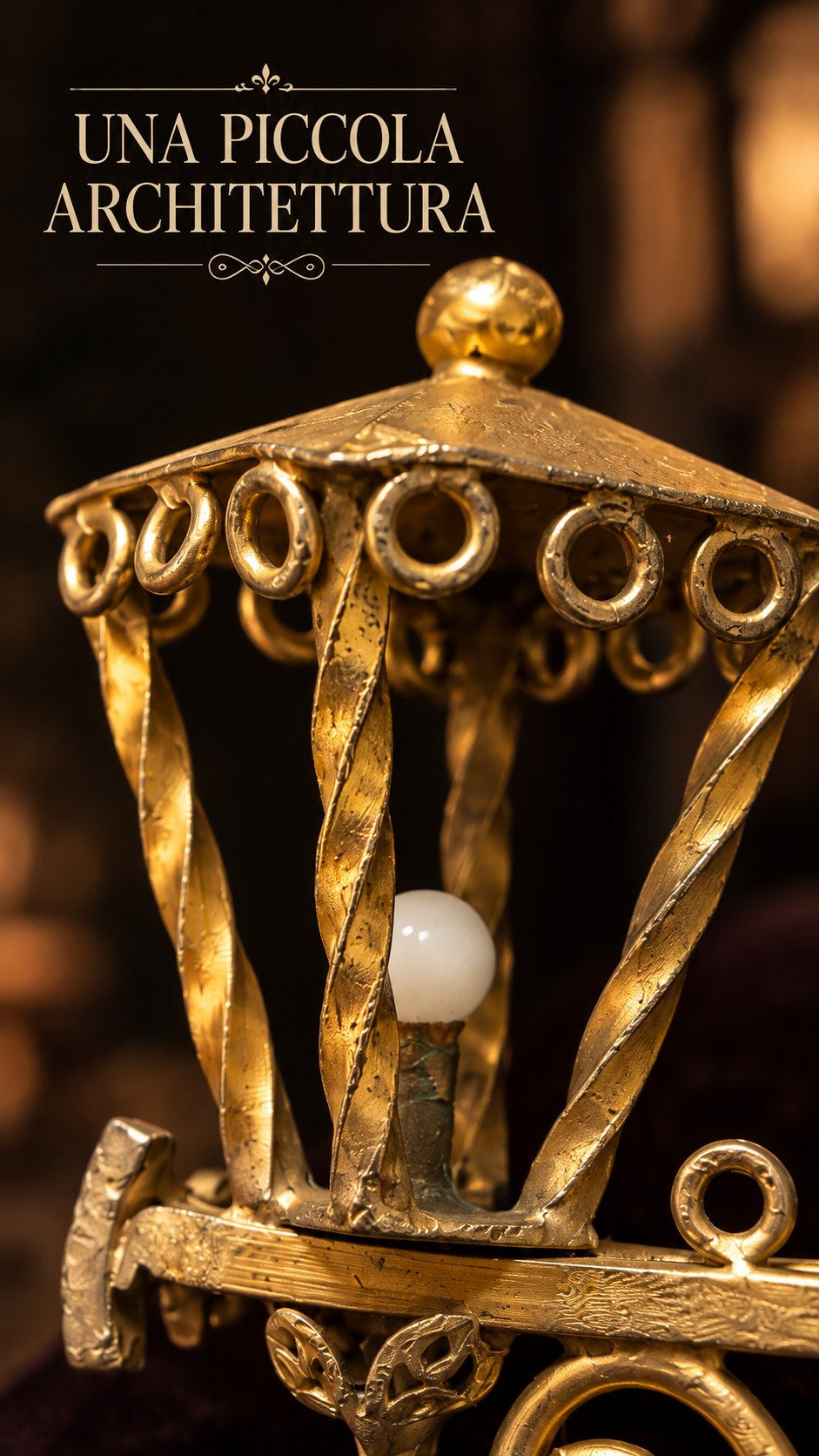 Deliziosa spilla vintage a guisa di lampioncino con pendente
