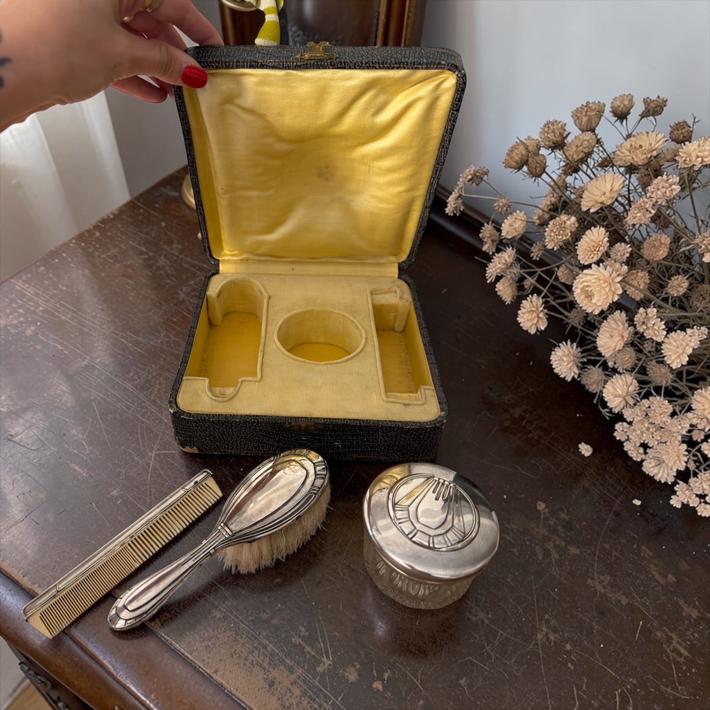 Set completo da toeletta anni ‘30, argento & placcato argento, in custodia d’epoca