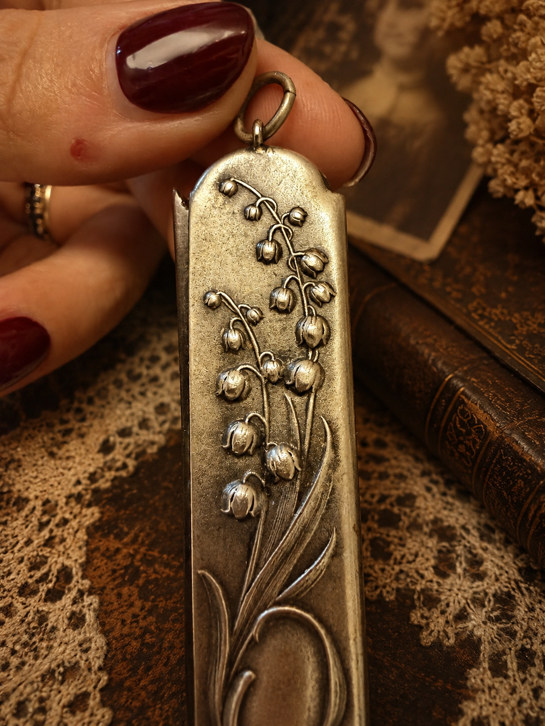 Antico pettine argentato da châtelaine, Art Nouveau, primo ‘900