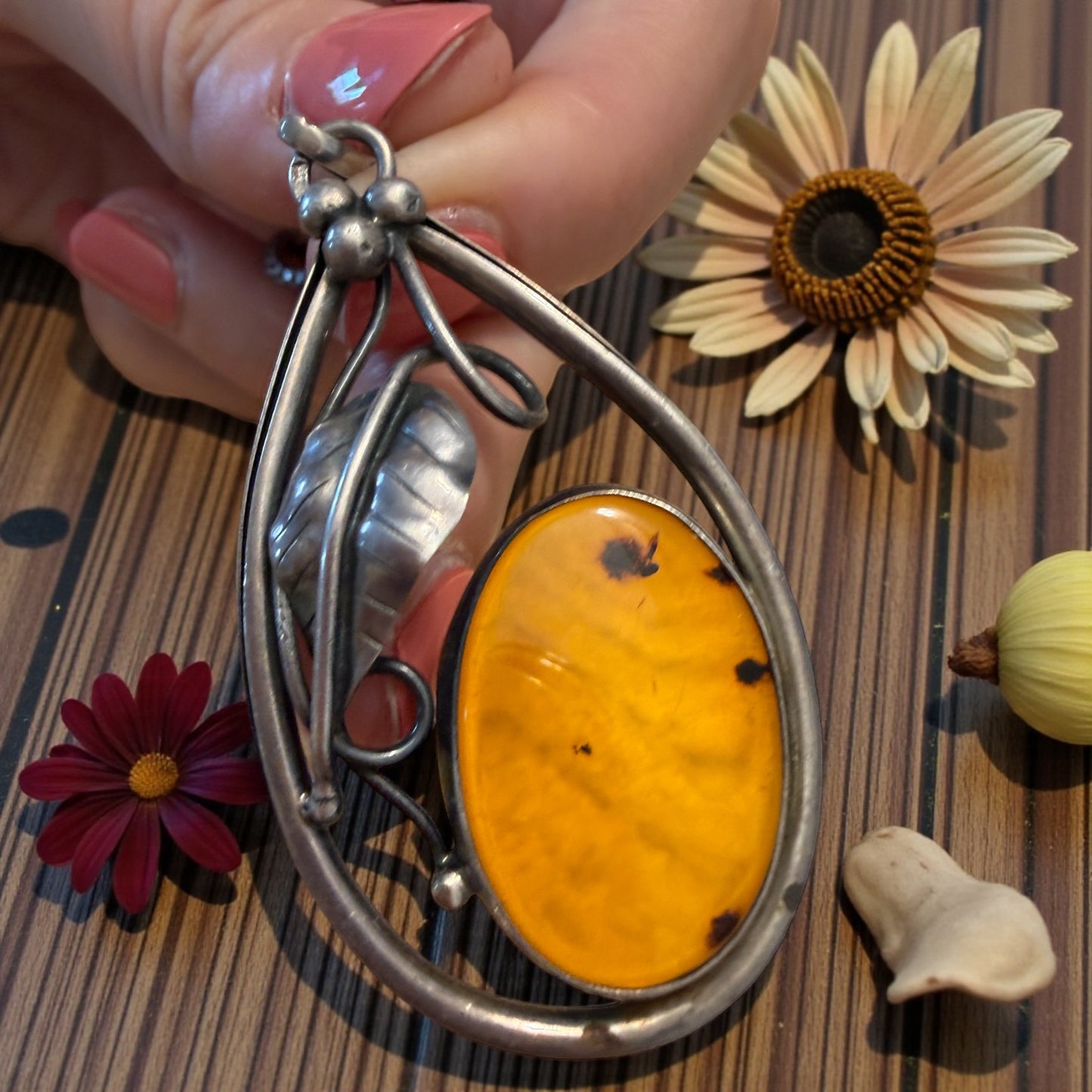 Collana in argento con pendente in argento e ambra Liberty revival anni ‘70