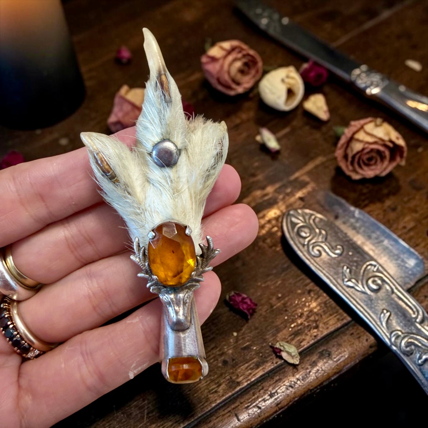Spilla scozzese primissimo ‘900 con tassidermia di zampa di Grouse, placcata argento