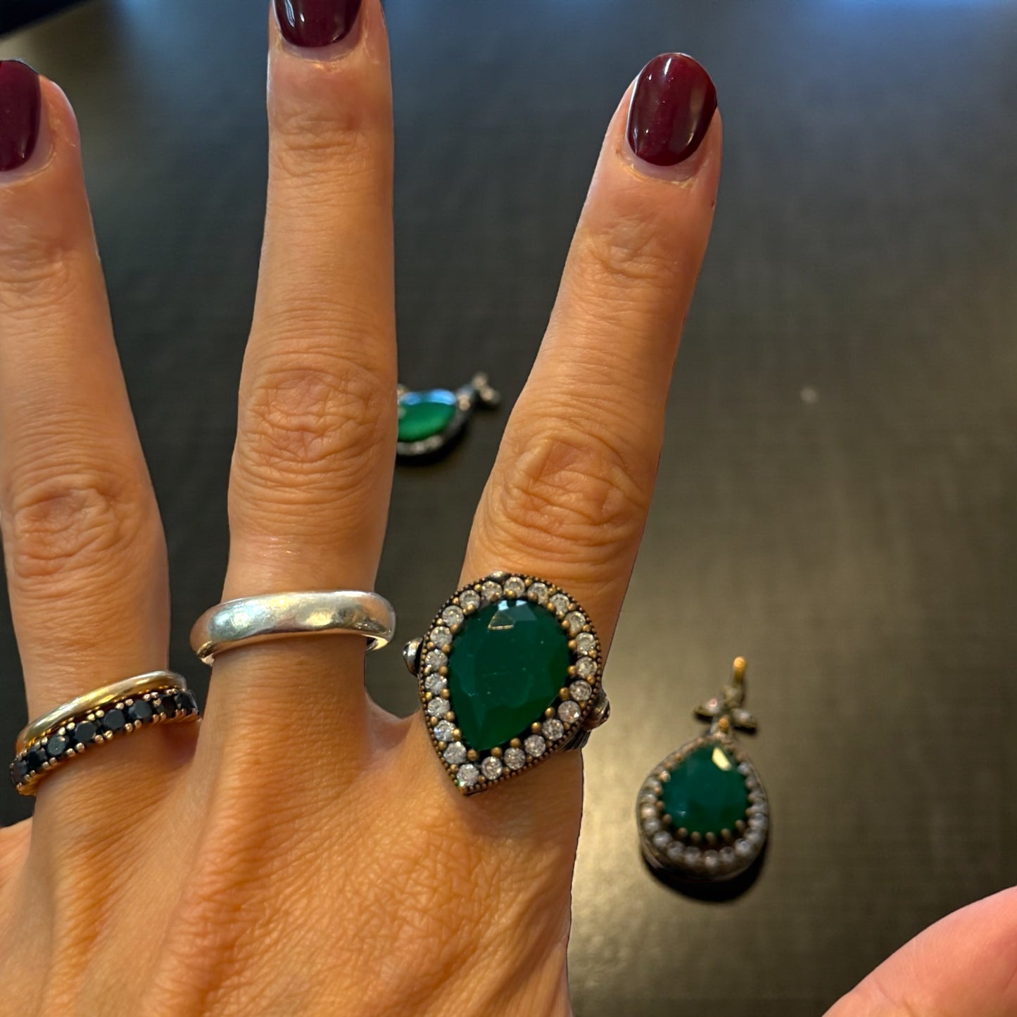 Set gioielli anello e pendente coordinati, fattura turco-ottomana, argento e ottone