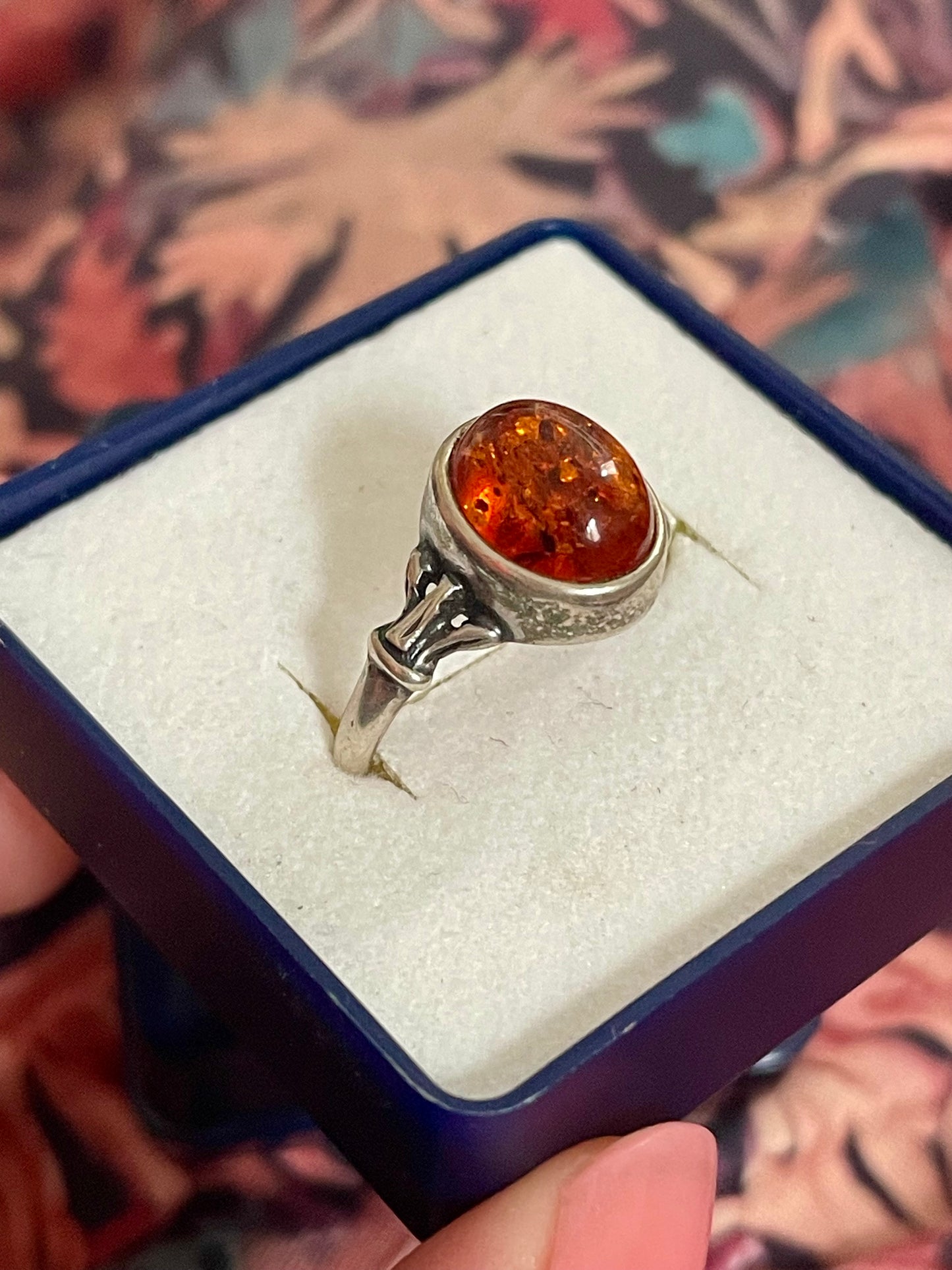 Anello francese in argento ed ambra baltica, punzonato, ca anni ‘40