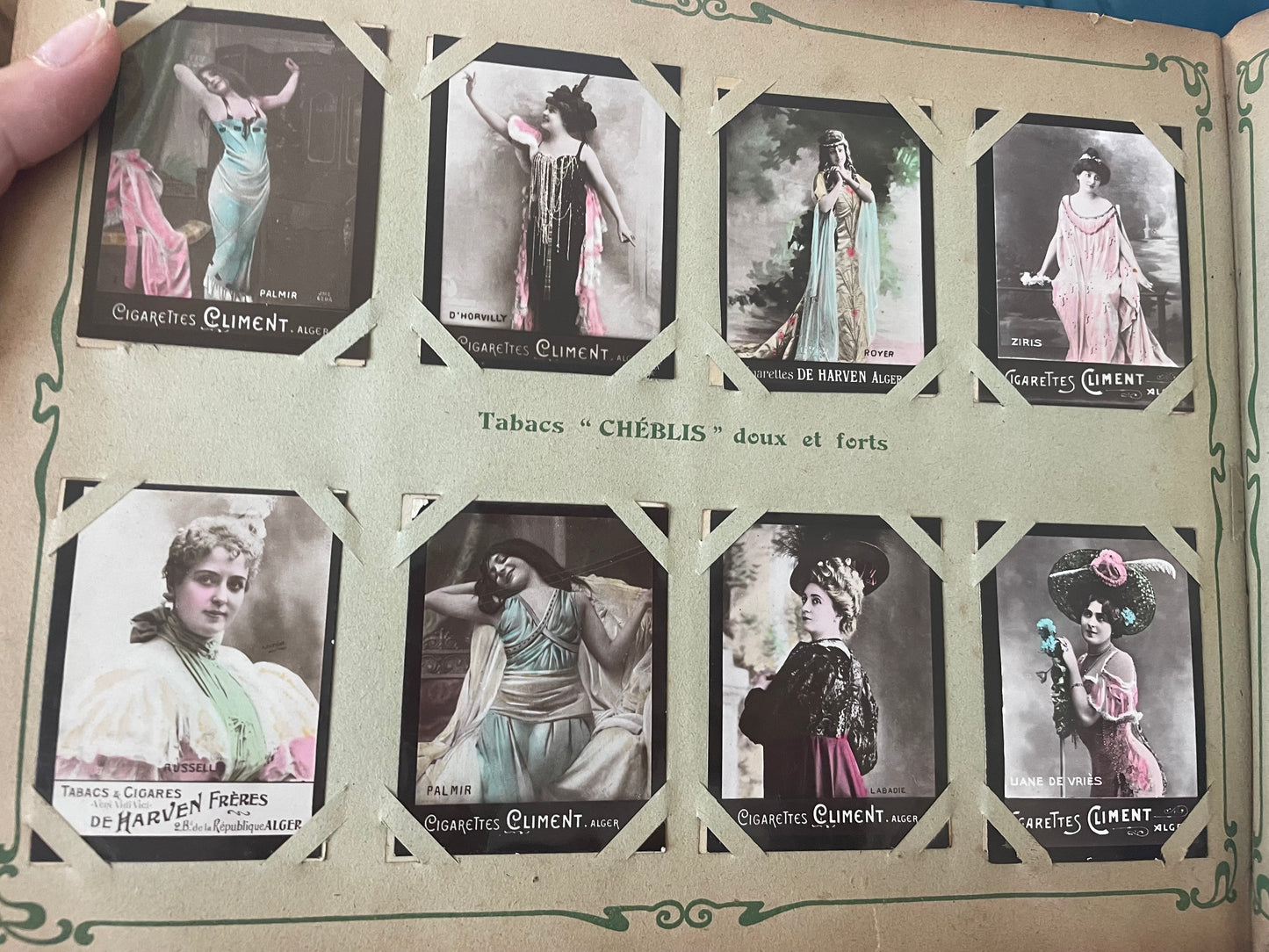 Antico album di Ephemera pubblicitari 1906, foto virate femminili, completo, Climent pz 400.