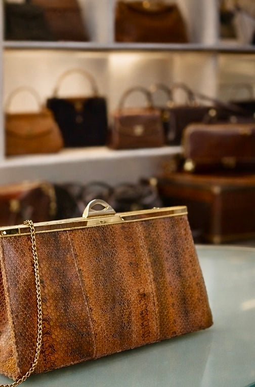 Clutch bag effetto rettile con catenella, vintage originale fine anni ‘50 - primi ‘60