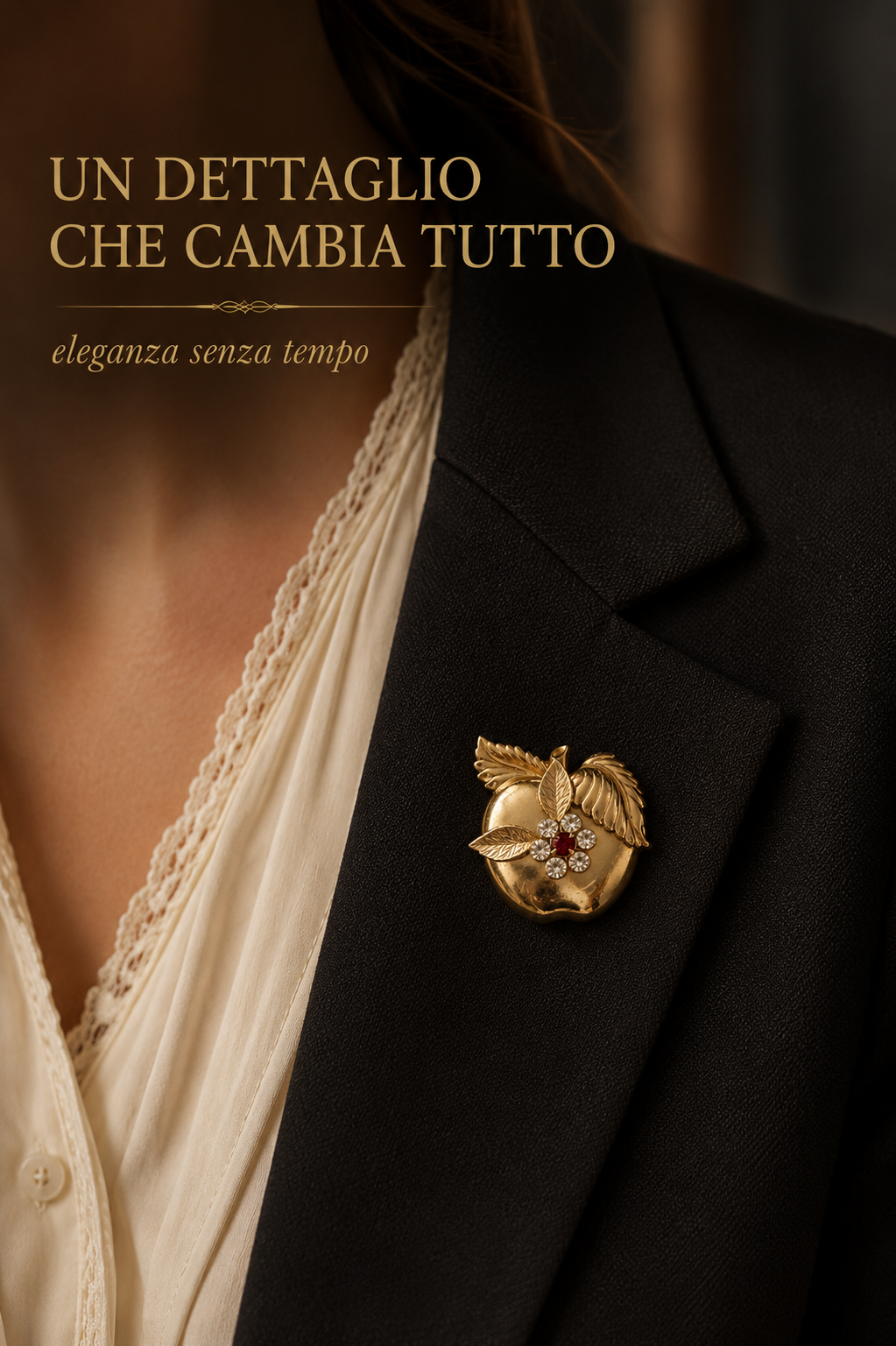 Spilla a guisa di Mela della Conoscenza firmata CORO, costume jewellery USA