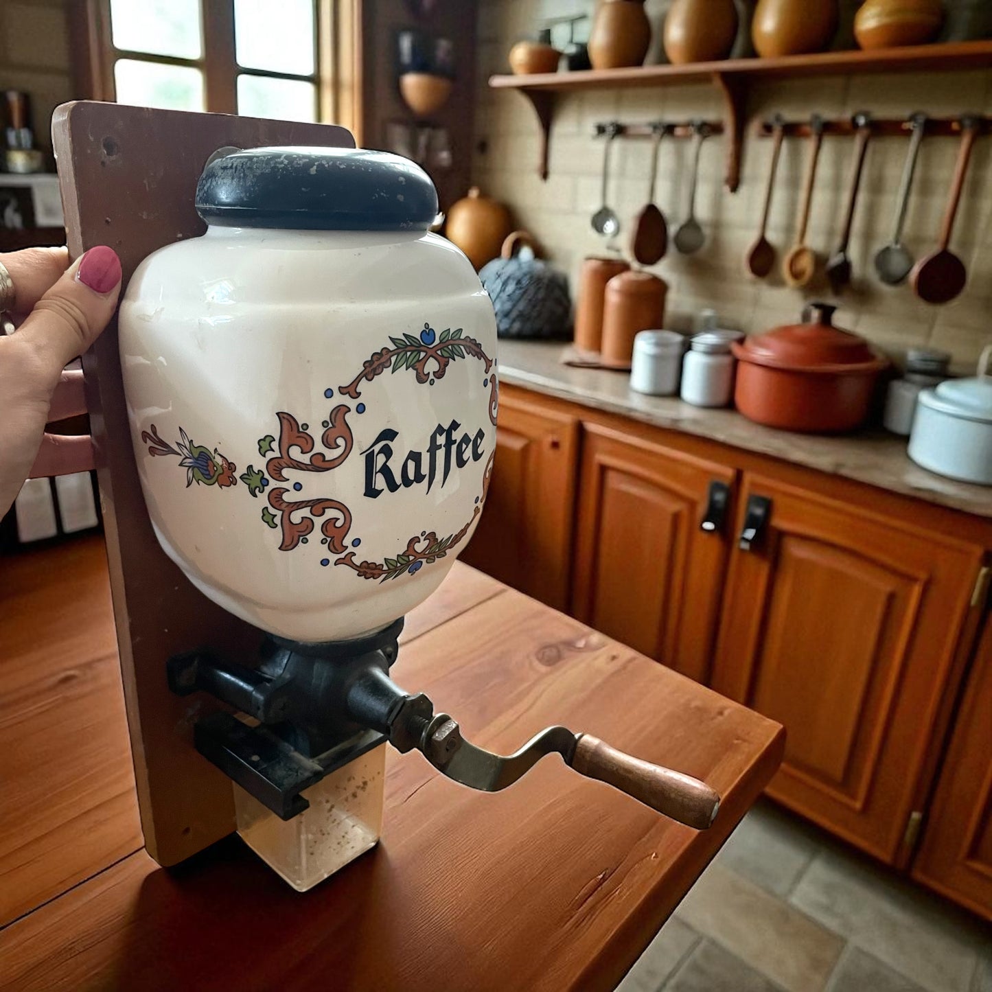Macina caffè da muro tedesco in ceramica, anni ‘50