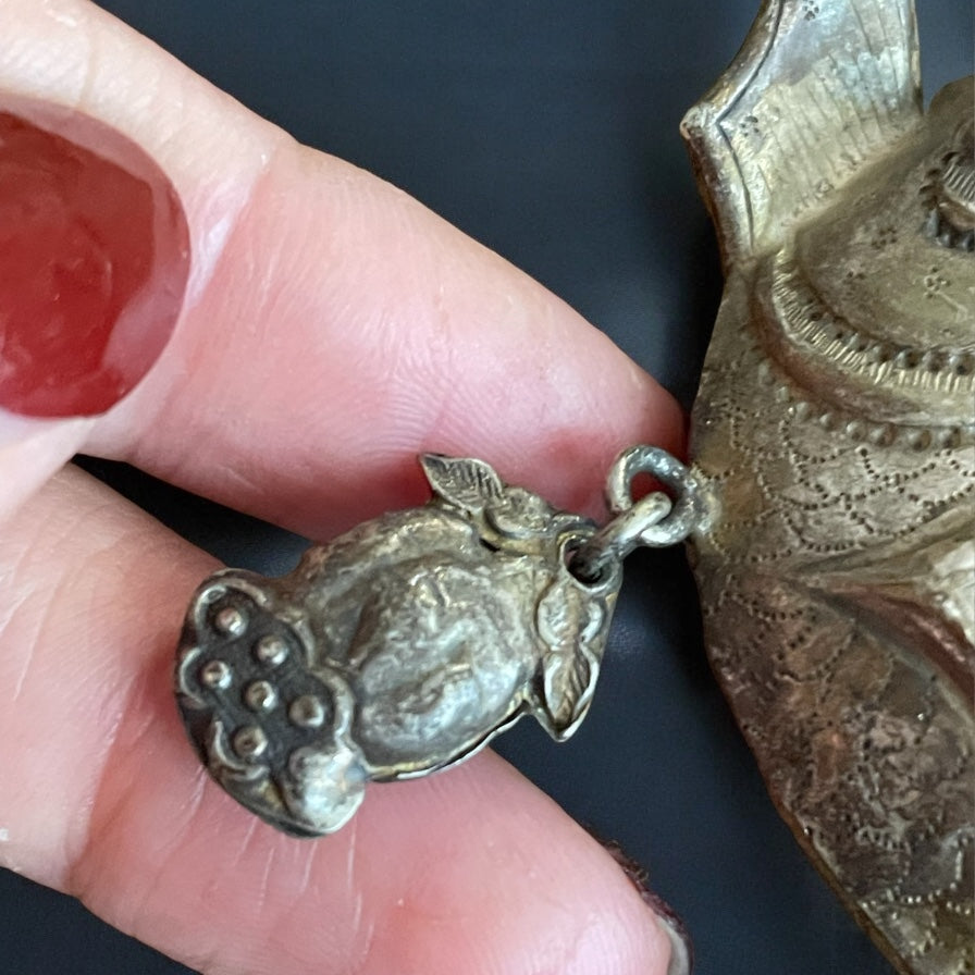 Collana con grande pendente a pesce, cultura Miao, Cina, anni ‘40 - ‘50