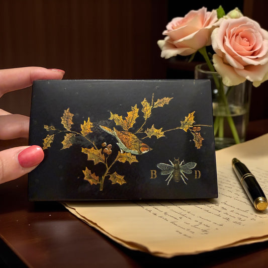 Antica scatola vittoriana in papier maché, inglese, decorata finemente