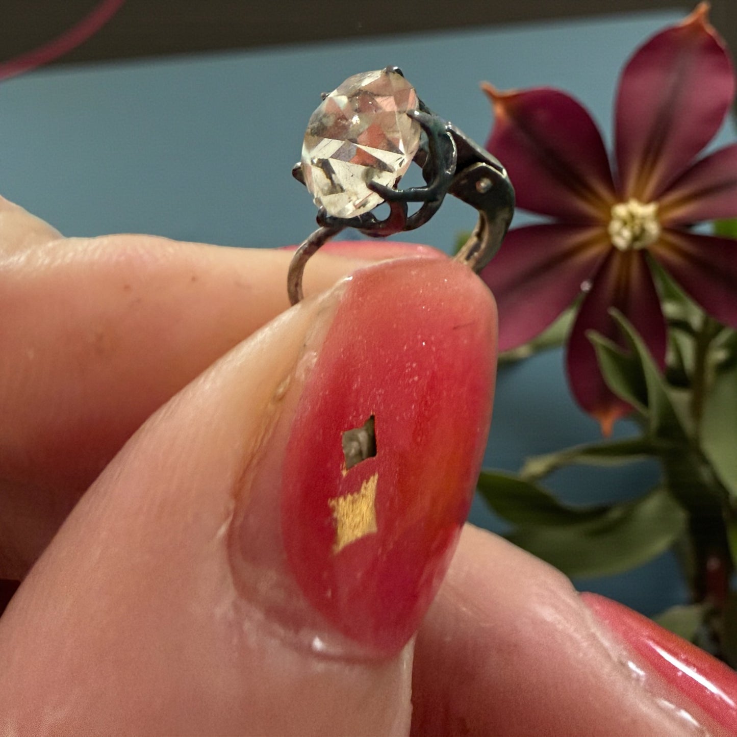 Antichi orecchini in argento taglio brillante con castone alto, completi di custodia, anni ‘20