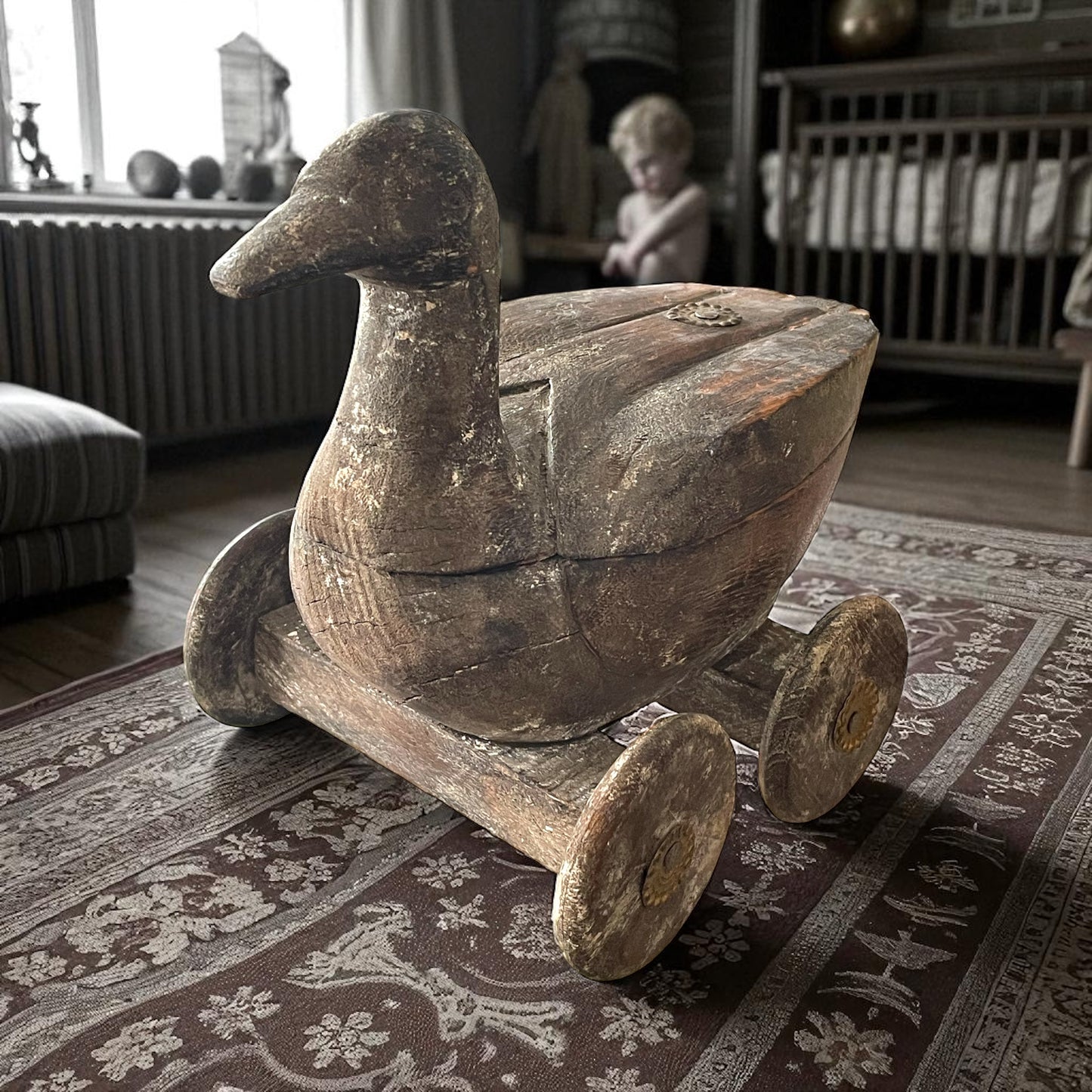 Giocattolo antico anatra in legno apribile a ruote, prima metà ‘900