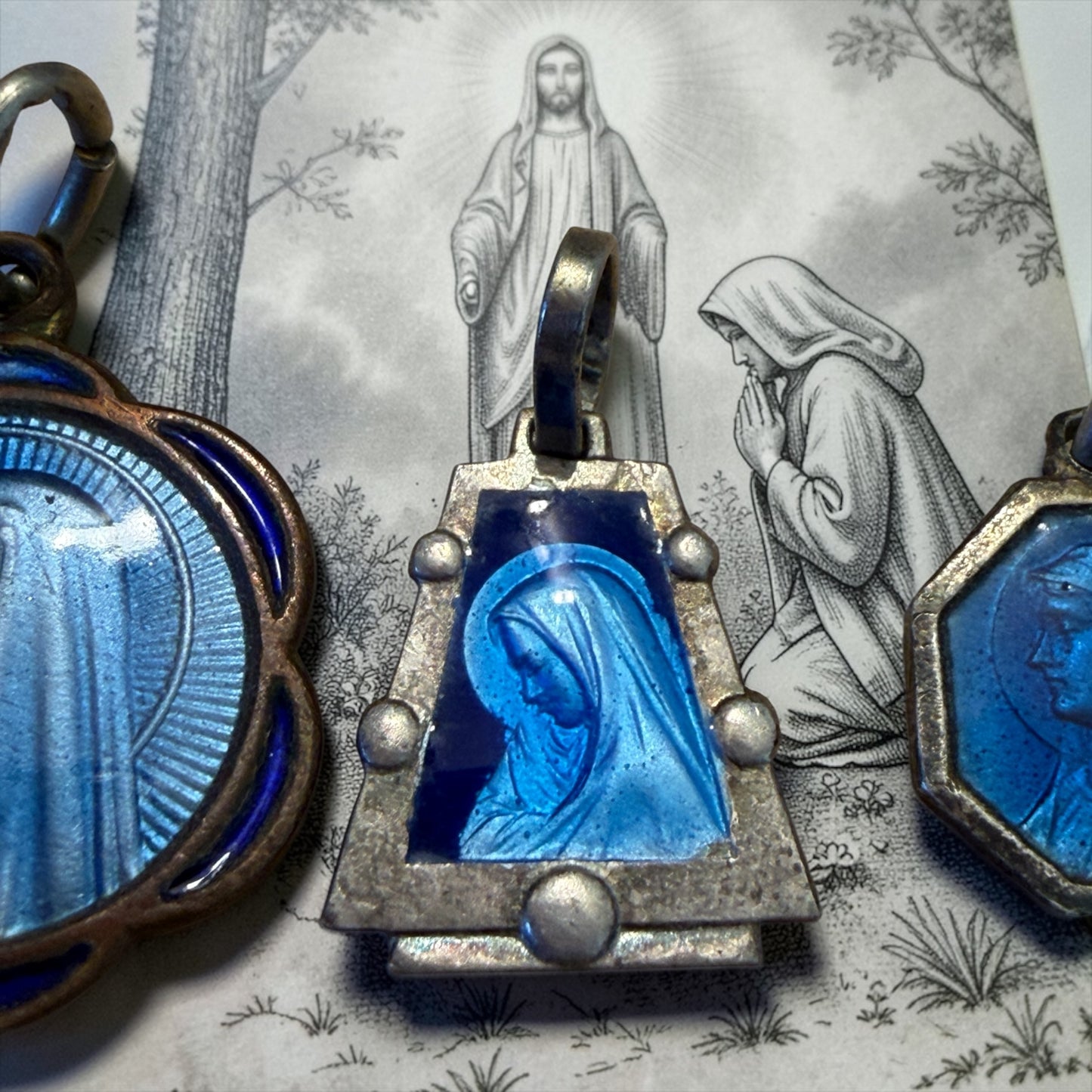 Tris medaglie sacre Mariane di cui due in argento prov. da Lourdes, fine ‘800 primo ‘900