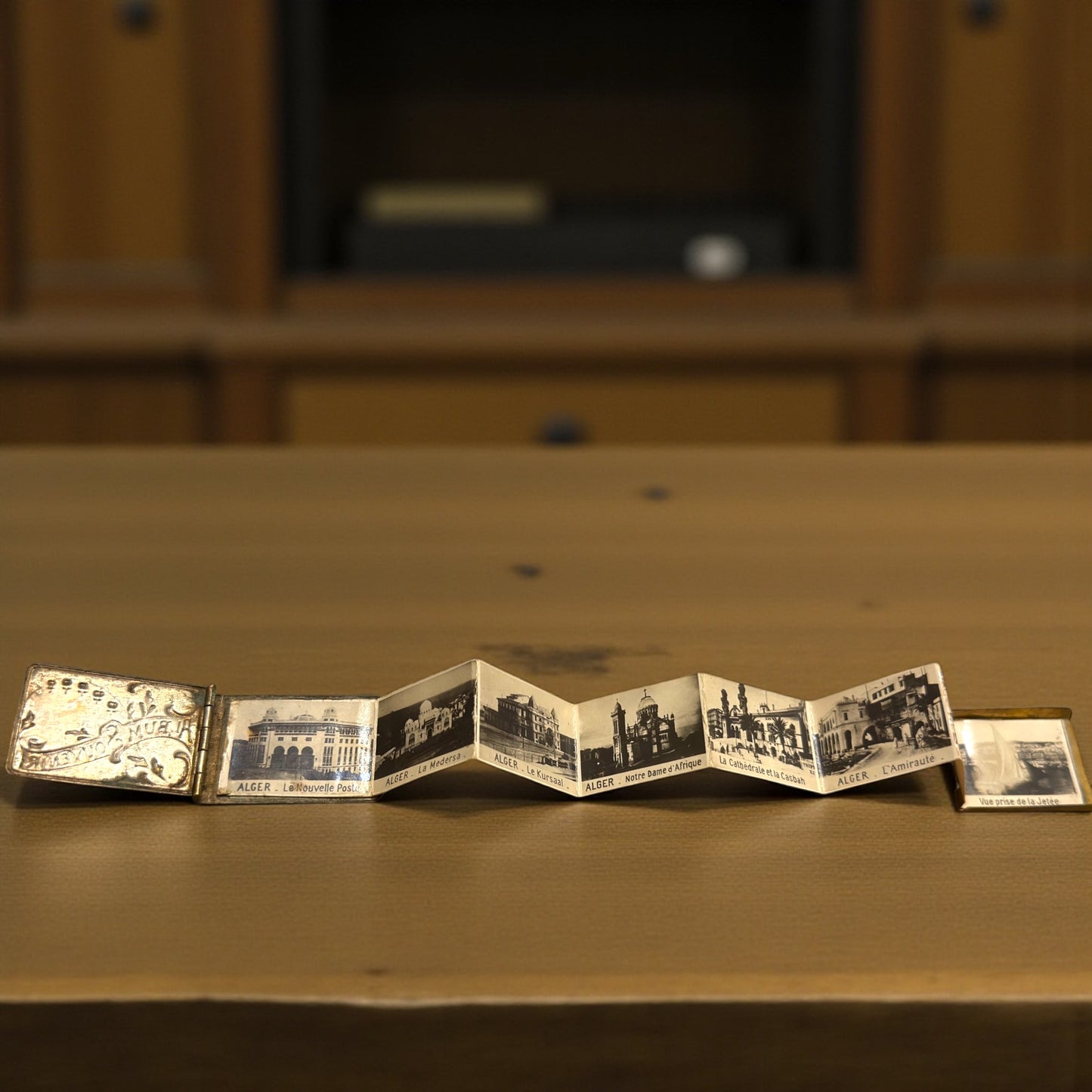 Gioiello pendente, rarità d’epoca, anni 10 20 libro in miniatura con fotografie Algeri