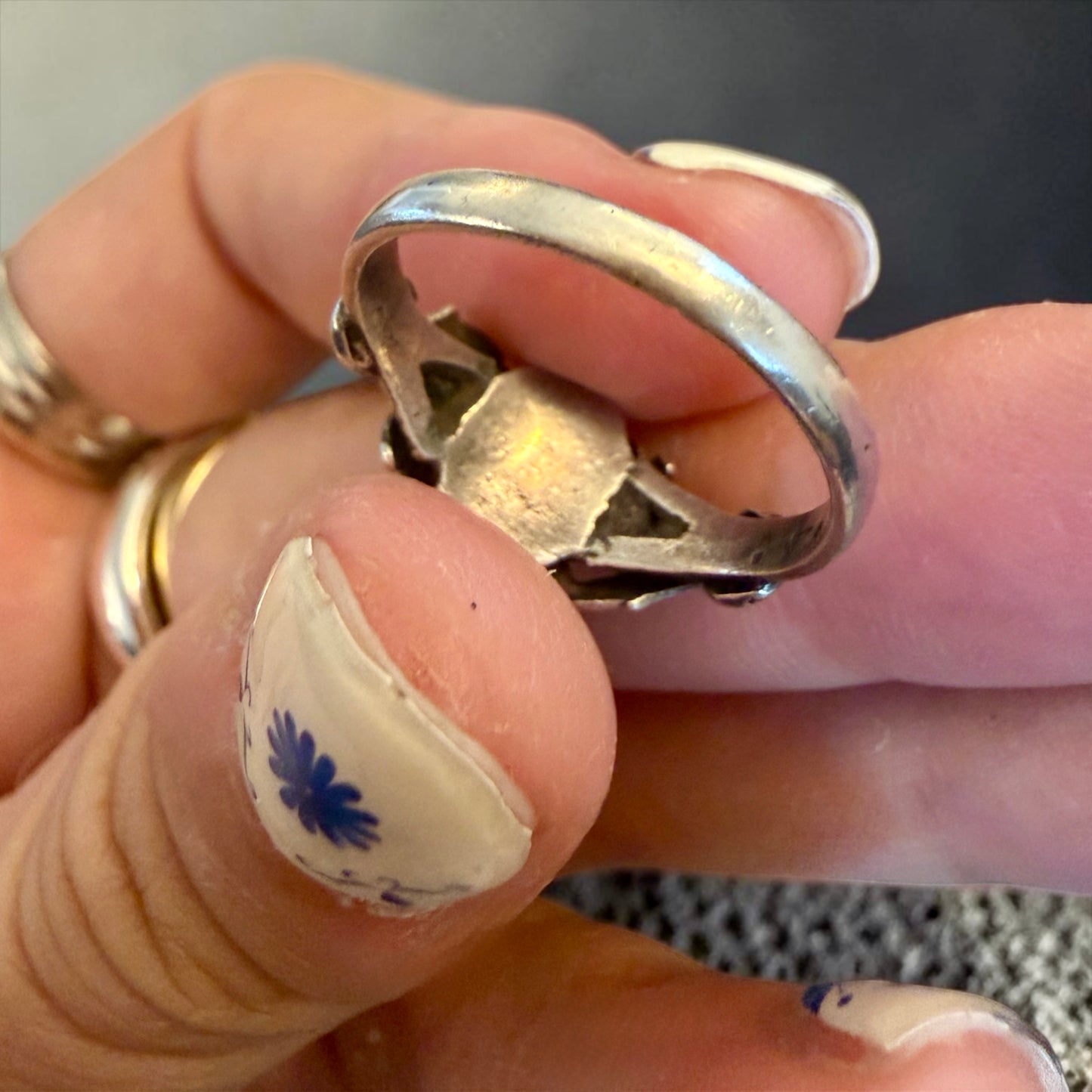 Anello in argento 925 con lapis naturale, anni ‘70