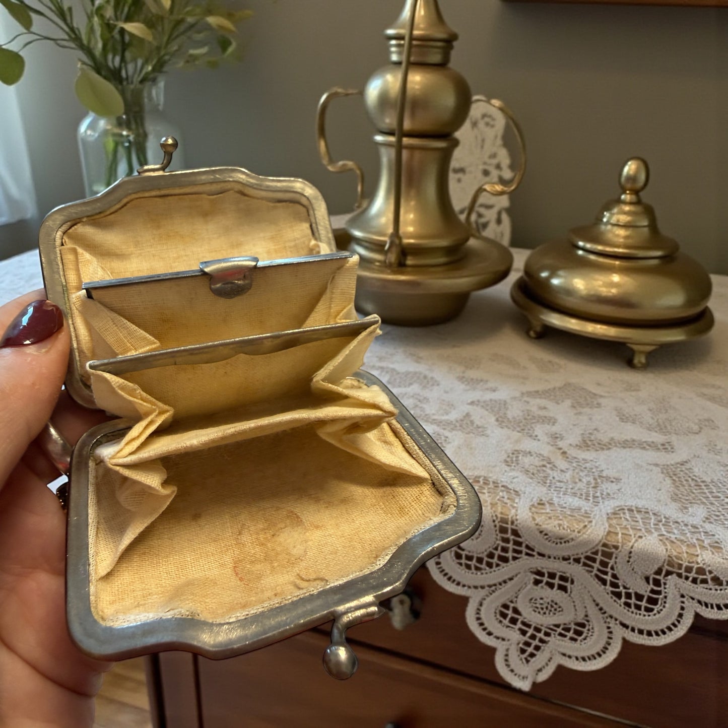 Portamonete da borsetta Liberty in bachelite con decori argentati