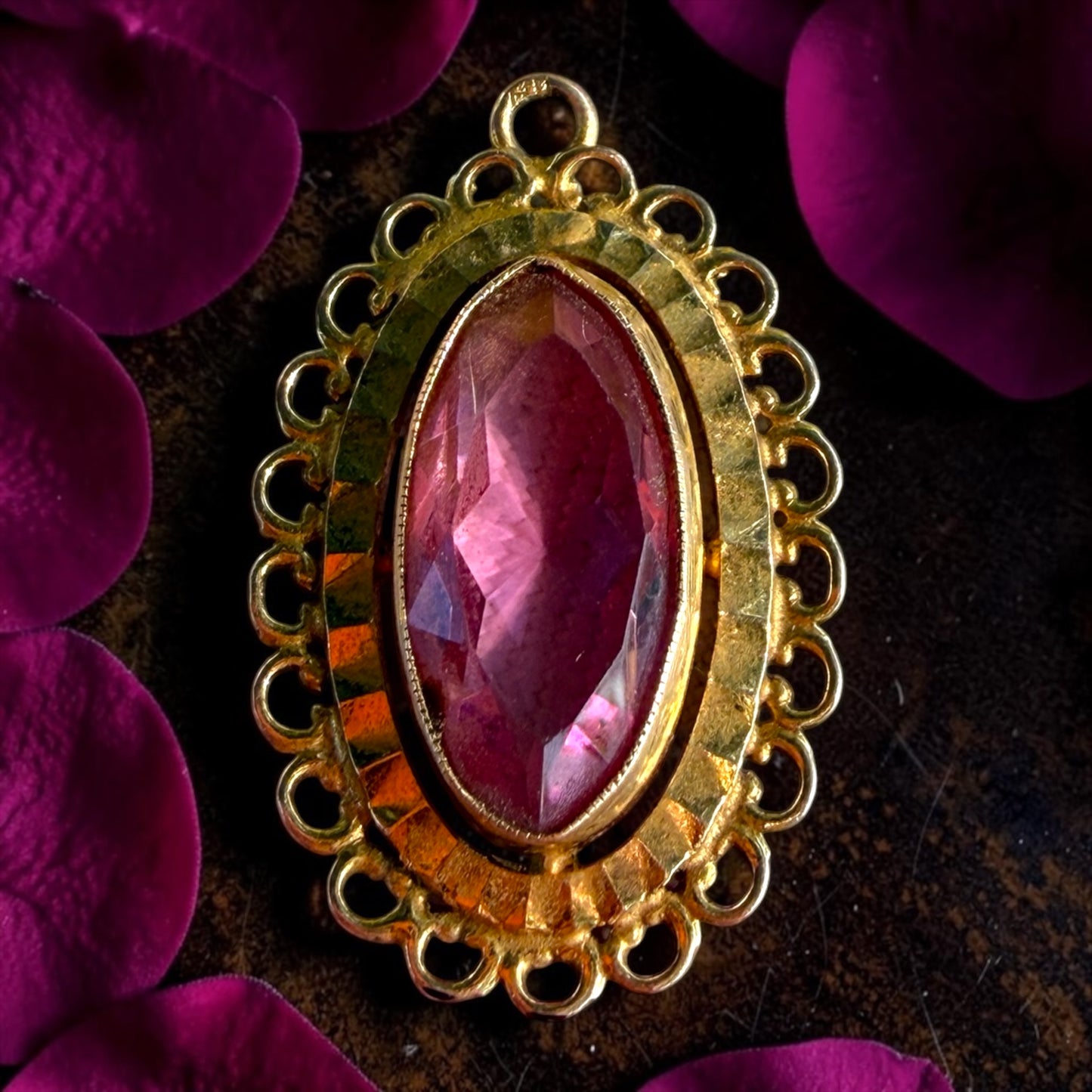 Ciondolo pendente rosa intenso con cornice placcata oro basso, 60s